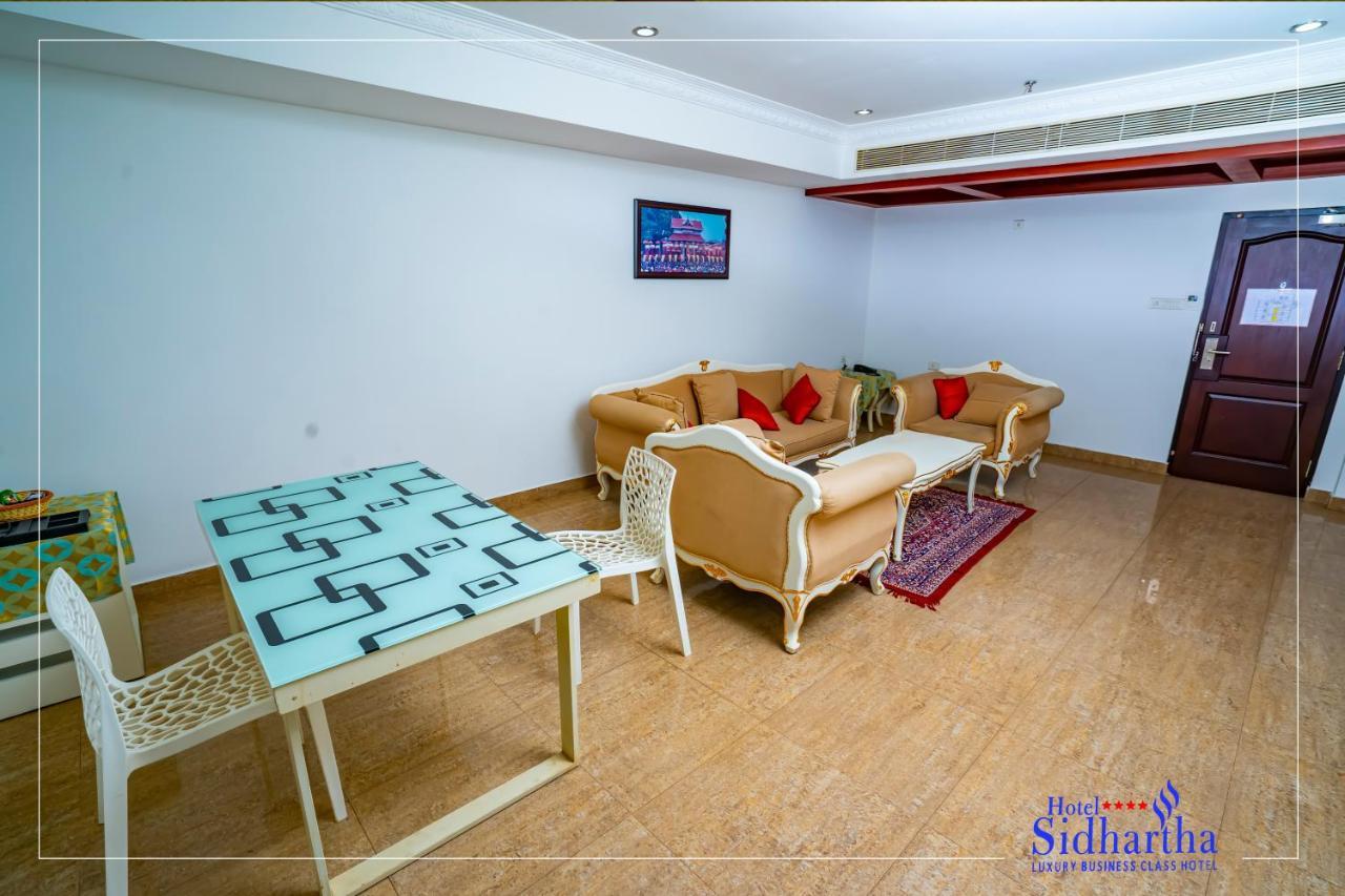 Hotel Sidhartha Chalakudy Kizhake Chālakudi Exteriör bild