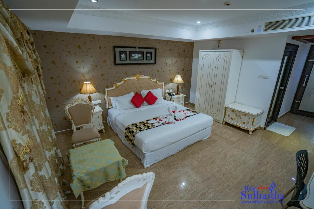 Hotel Sidhartha Chalakudy Kizhake Chālakudi Exteriör bild