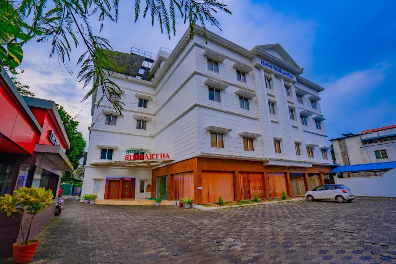 Hotel Sidhartha Chalakudy Kizhake Chālakudi Exteriör bild