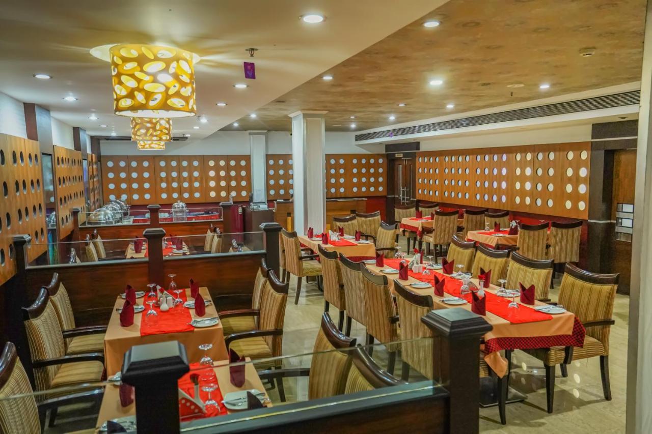 Hotel Sidhartha Chalakudy Kizhake Chālakudi Exteriör bild