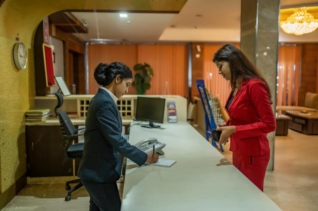 Hotel Sidhartha Chalakudy Kizhake Chālakudi Exteriör bild