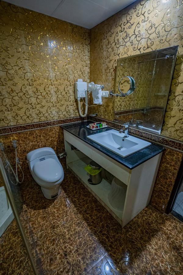 Hotel Sidhartha Chalakudy Kizhake Chālakudi Exteriör bild