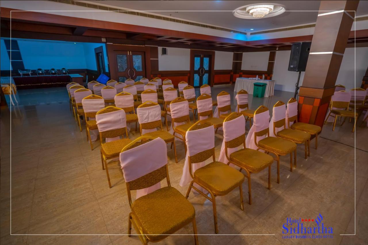 Hotel Sidhartha Chalakudy Kizhake Chālakudi Exteriör bild