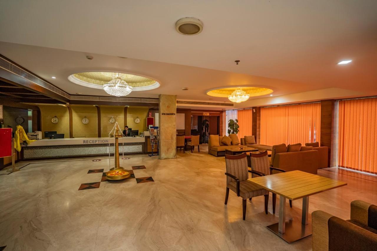 Hotel Sidhartha Chalakudy Kizhake Chālakudi Exteriör bild